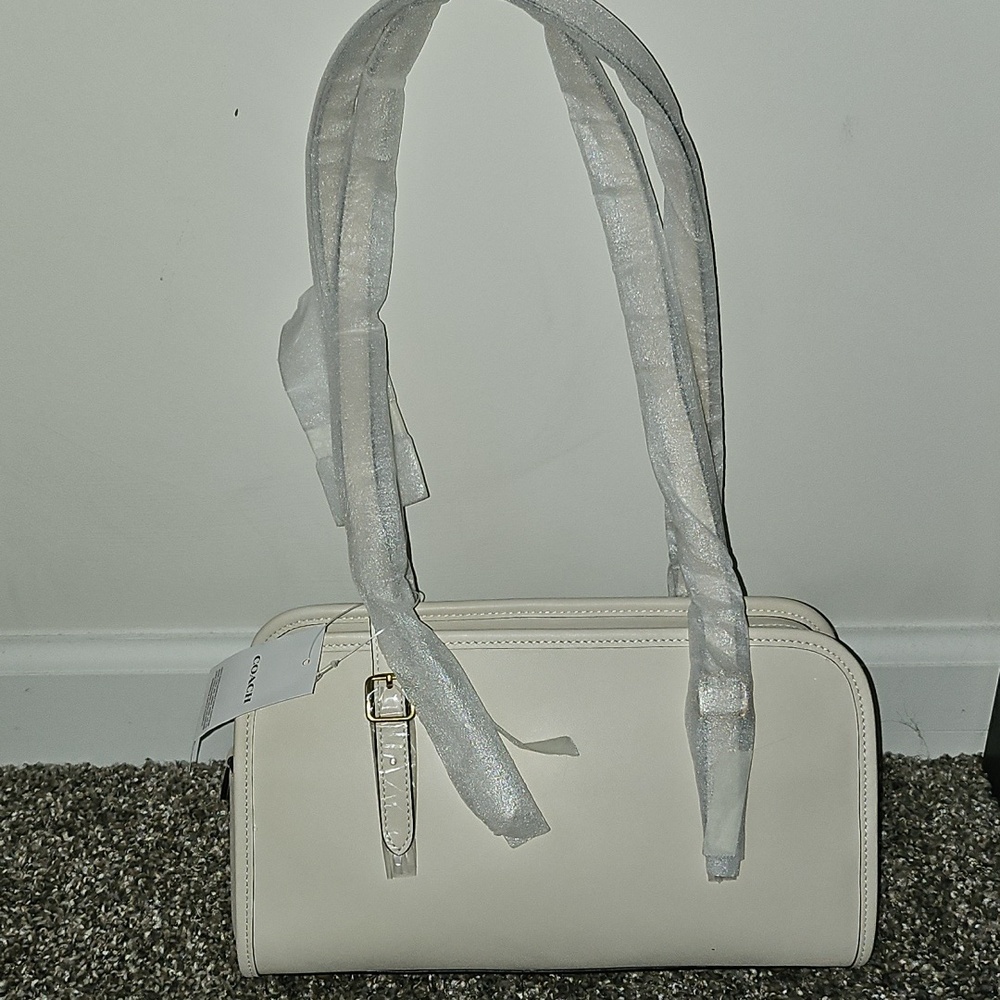 Coach Off-White Leather Shoulder Bag - Picture 3 of 3